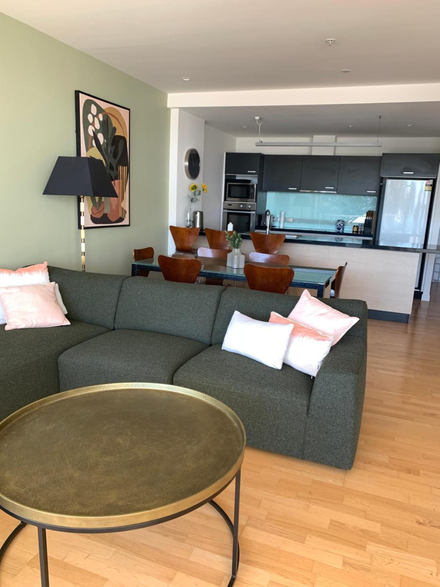 Location, Location, Location! Apartment *